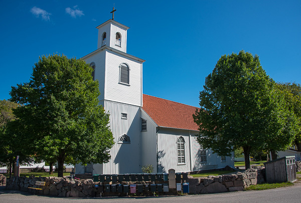Bohus Malmöns kyrka i sol