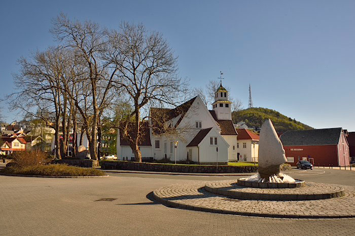 Egersunds kyrka med anor frn 1600-talet.