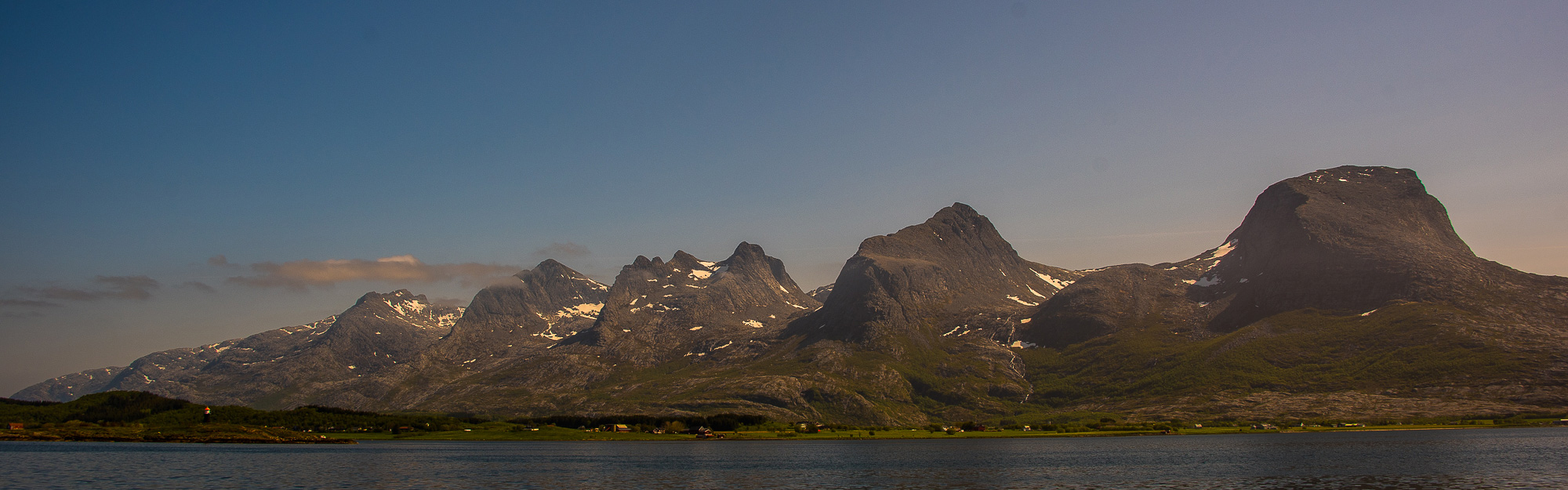 Syv Sstre p n Alsten, Helgelandskusten