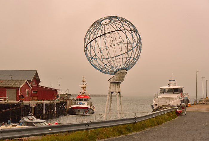 Monument ver Norra Polcirkeln, Husy, Traena