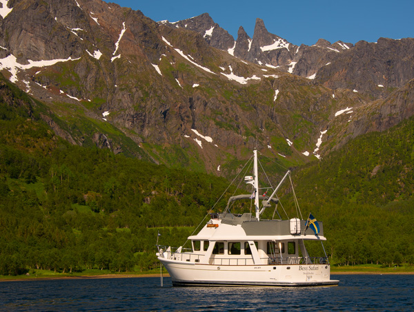 Lonkanfjorden i Lofoten - en av de absolut mest makalsa ankarplatser vi haft!