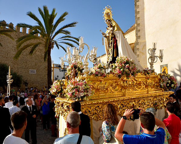 Helgonet nu ute p torget, Plaza Bartolome Perez.