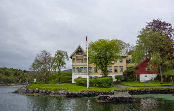 Sveitservillaen, Skjerjehamn