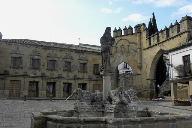 Fuente de Los Leones p Plaza del Populo, Baeza.