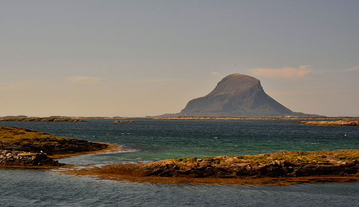 Lovund, knd fr sitt fgelberg. 