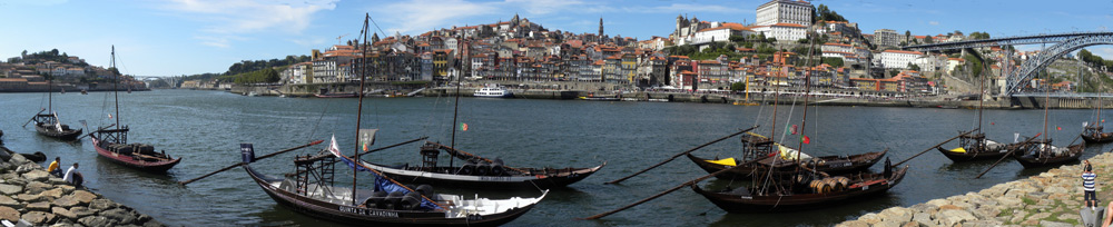 Rio Douro flyter genom Porto.